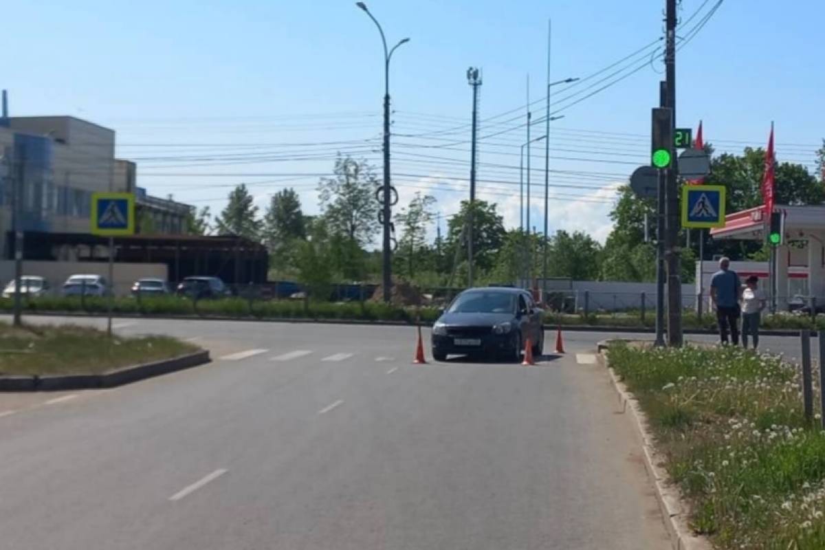 Утром 23 мая мальчик переходил дорогу на улице Нехинской на зелёный сигнал светофора.