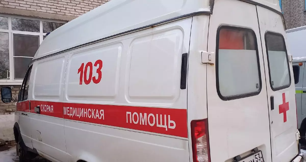 Водитель «Лифана» с закрытой черепно-мозговой травмой доставлен в Новгородскую областную клиническую больницу.