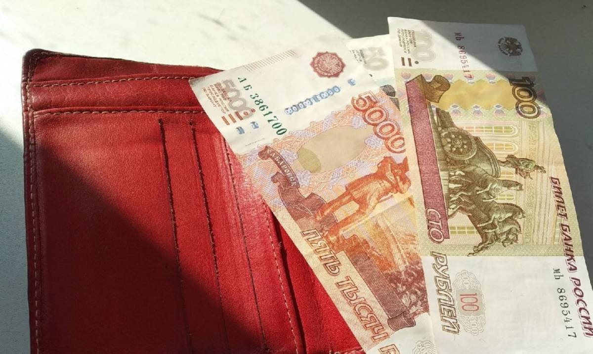 С банковских карт жительницы села Бронница было списано 44 тысячи рублей.