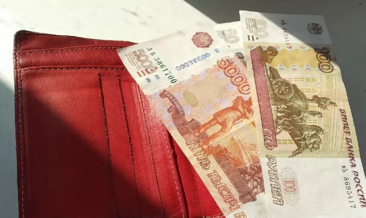 С банковских карт жительницы села Бронница было списано 44 тысячи рублей.