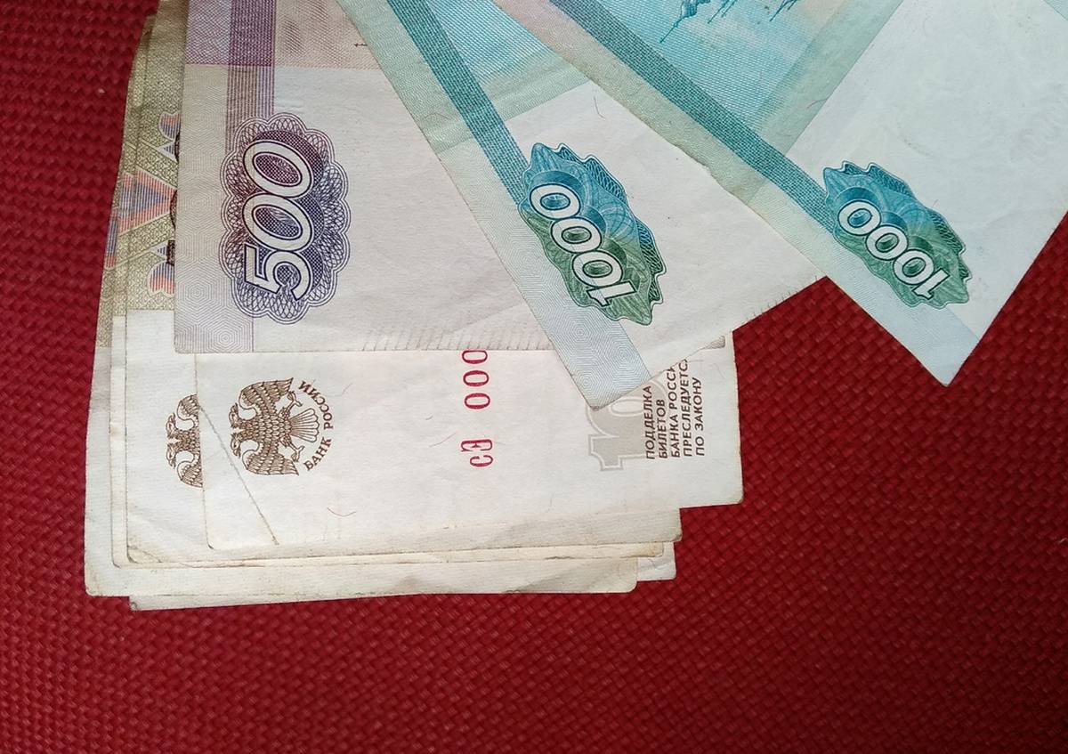 Самая крупная сумма, переведённая мошенникам, составила более 2,2 млн тысяч рублей.