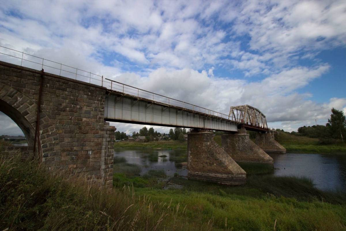 В районе отремонтируют мосты через реку Молога, на подъезде к деревне Щукина Гора и через реку Кирва к деревне Пикалиха.