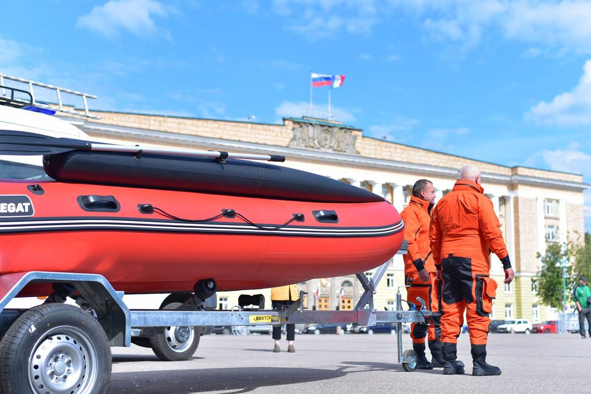 На Кремлёвском и Юрьевском пляжах будет организовано ежедневное дежурство на катерах с 10:00 до 20:00.