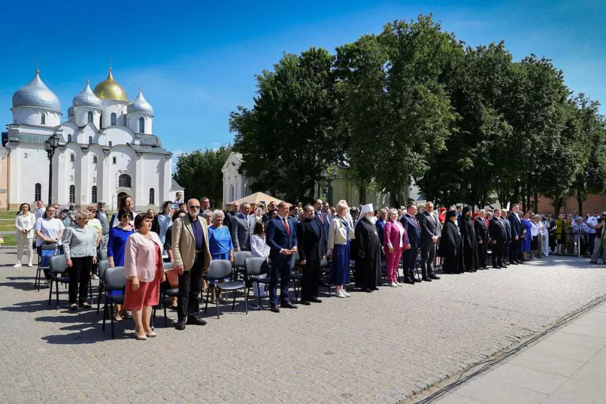В День России награды получили более 40 специалистов.