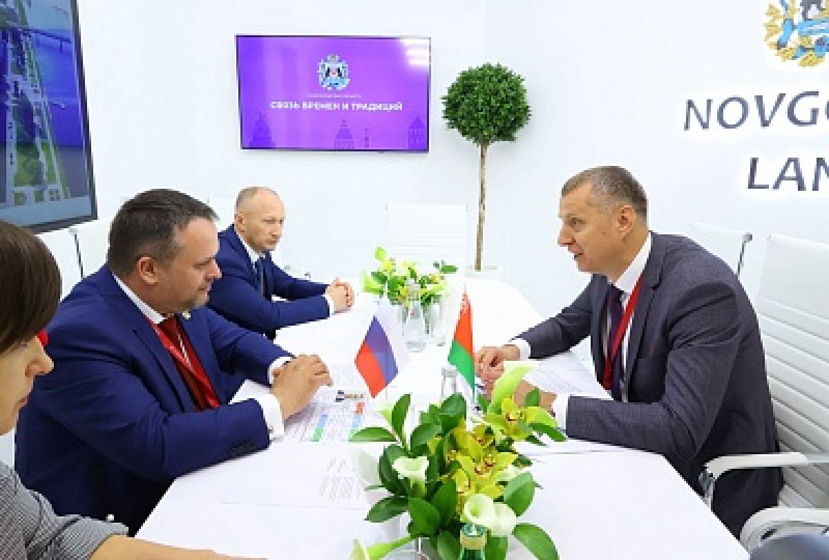 Андрей Никитин встретился с чрезвычайным и полномочным послом республики Беларусь Дмитрием Крутым.