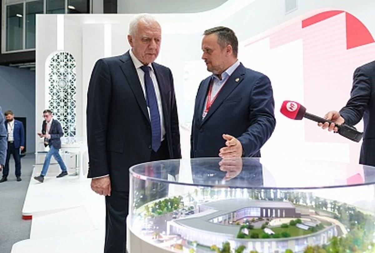 Андрей Никитин сообщил Александру Гуцану о том, что в 2023 году планируется подписание концессионного соглашения для строительства университетского кампуса.