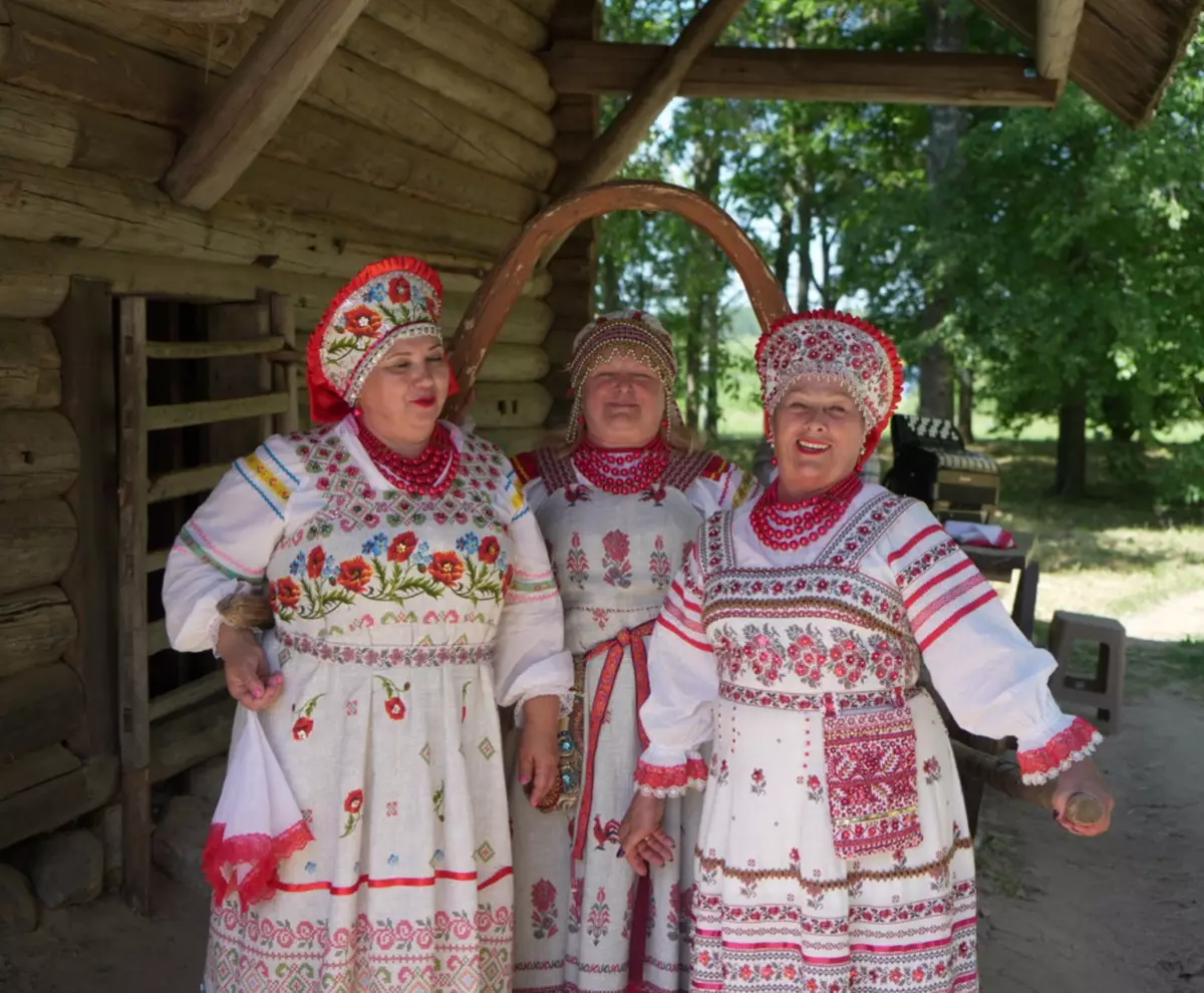 Гостями фестиваля стали фольклорные коллективы и мастера-ремесленники из Беларуси и российских регионов.