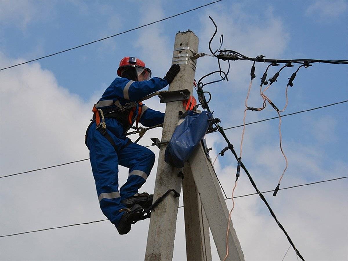 В настоящее время электроснабжение восстановлено в посёлке Пролетарий Новгородского района и Солецком округе.