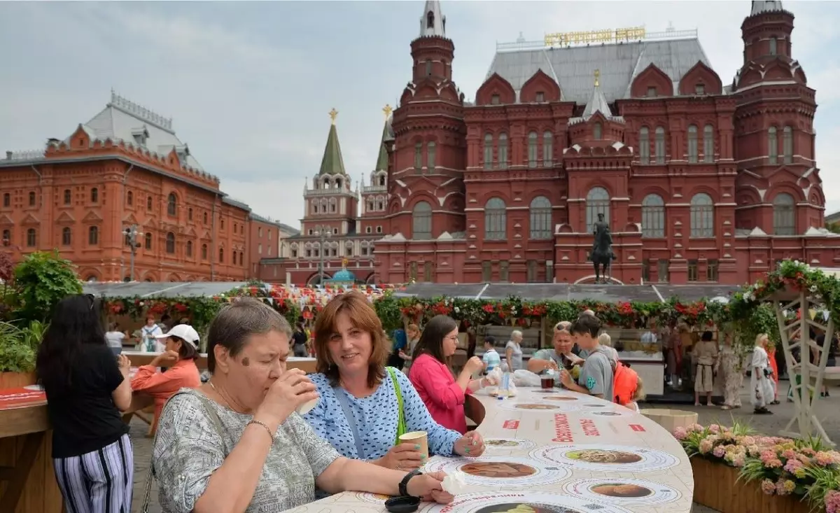 Центральной площадкой гастрофестиваля стала Манежная площадь в Москве.