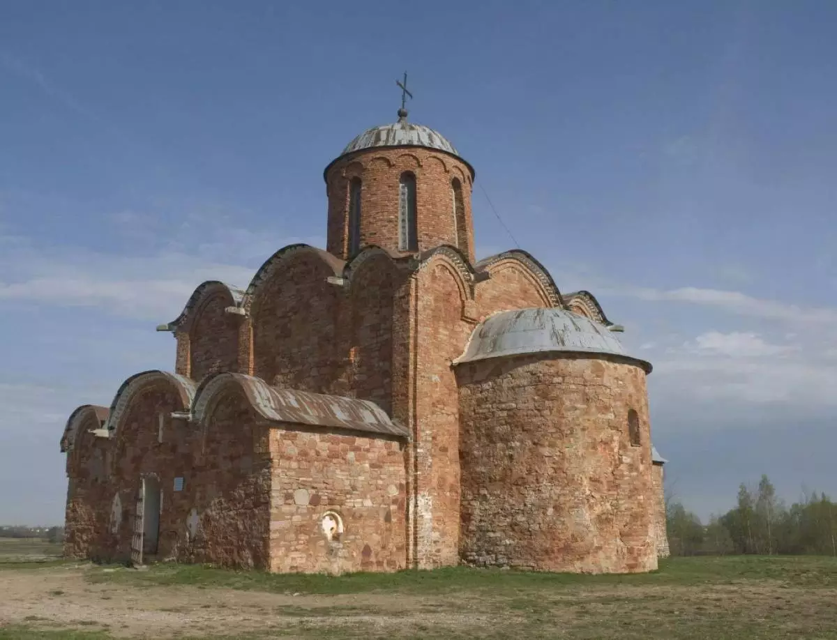 Церковь Спаса на Ковалёве была возведена в 1345 году по заказу новгородского боярина Онцифора Жабина.