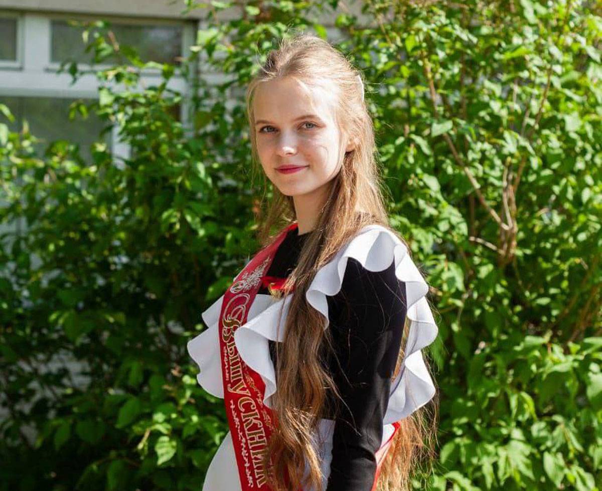 Вероника Маршагина из города Чудово получила по 100 баллов за ЕГЭ по обществознанию и русскому языку.