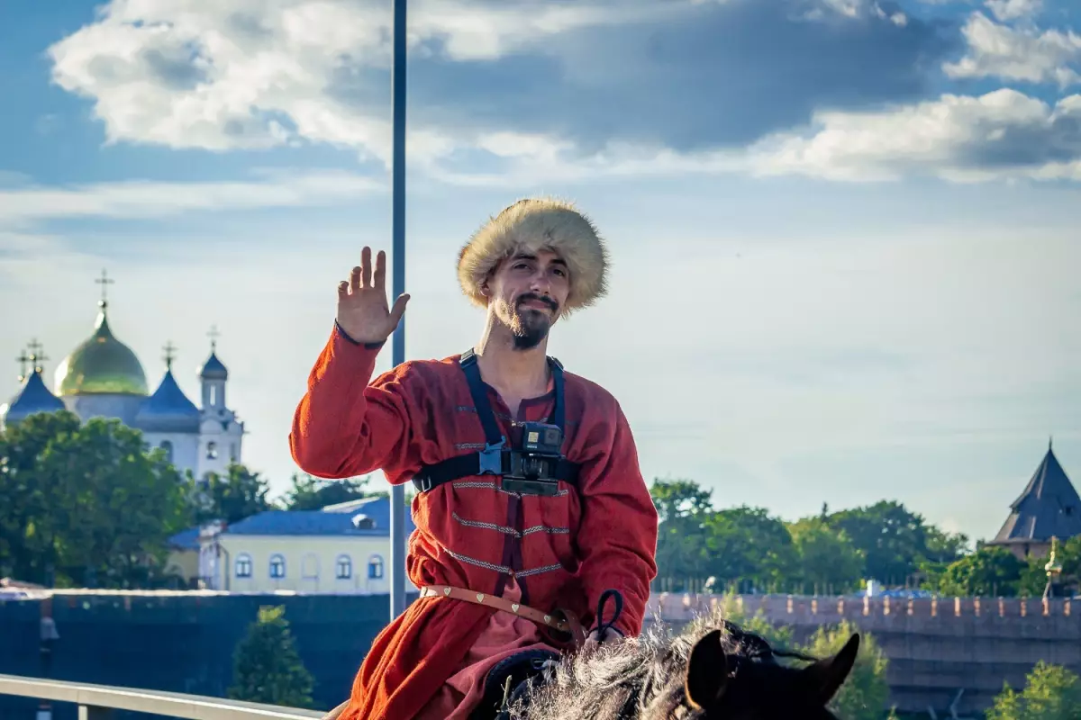 Участники исторического конного похода «Александрова дорога» прибудут в Великий Новгород 22 июля.