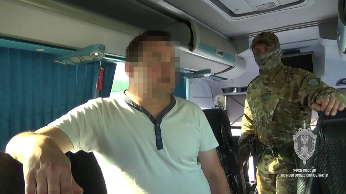 Весной 2016 года мужчина был завербован представителем Службы безопасности Украины.
