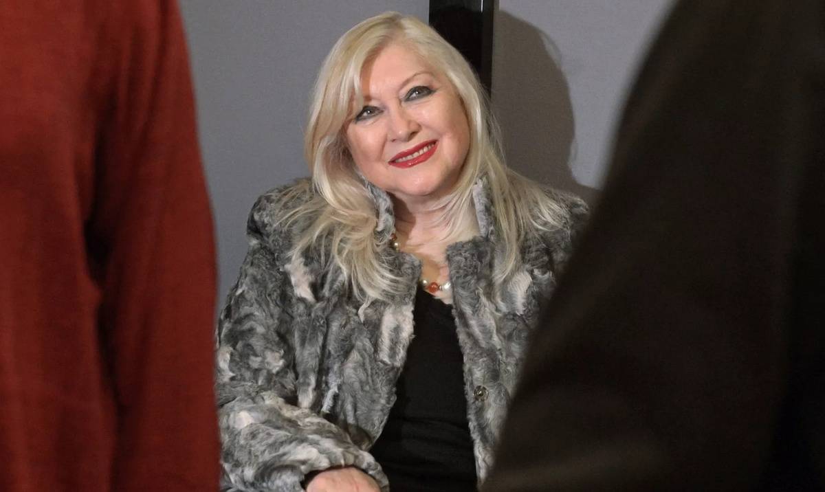 Ирина Мирошниченко снялась в 64 фильмах и сыграла на сцене более 40 ролей.