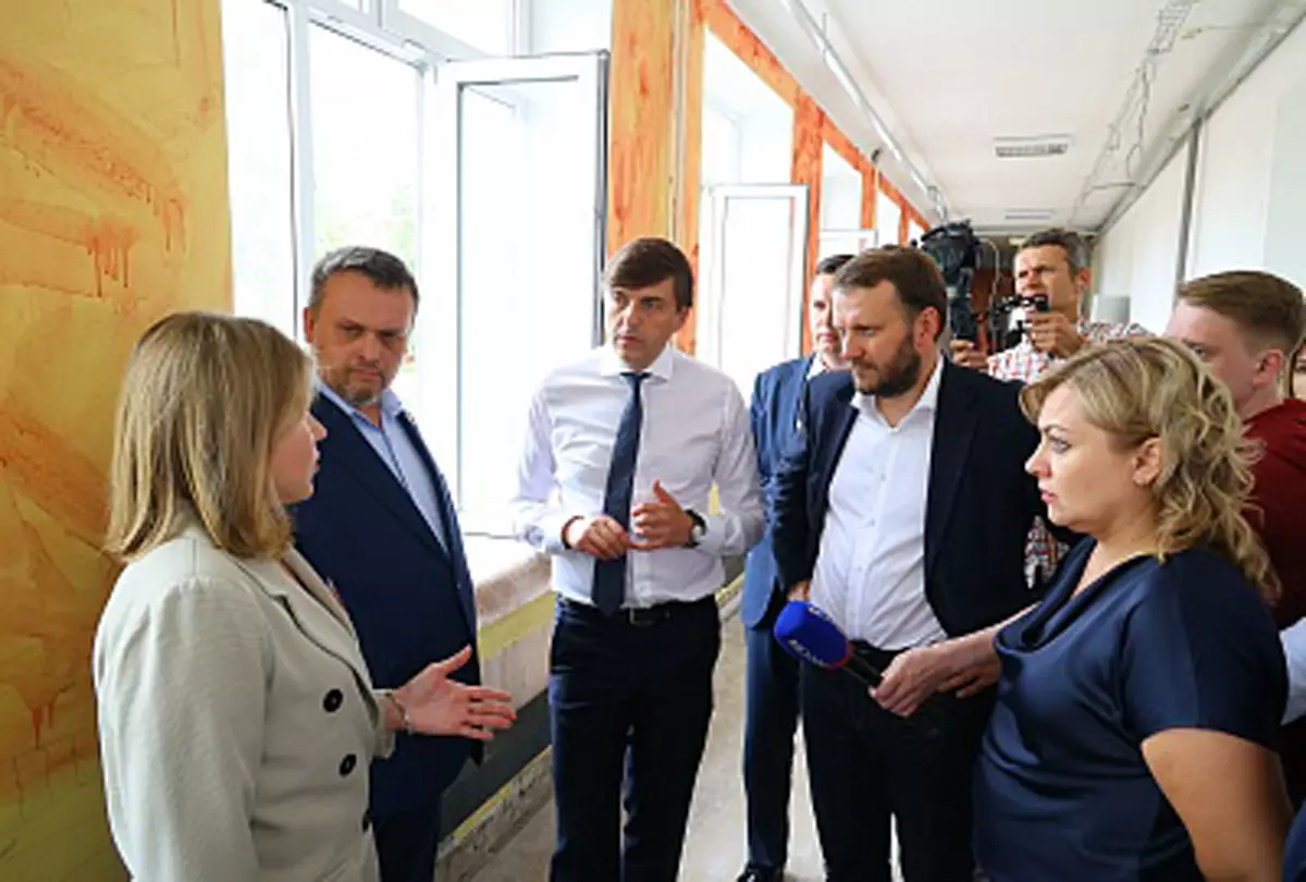 По поручению президента, до конца 2026 года в России будут отремонтированы 7300 зданий школ
