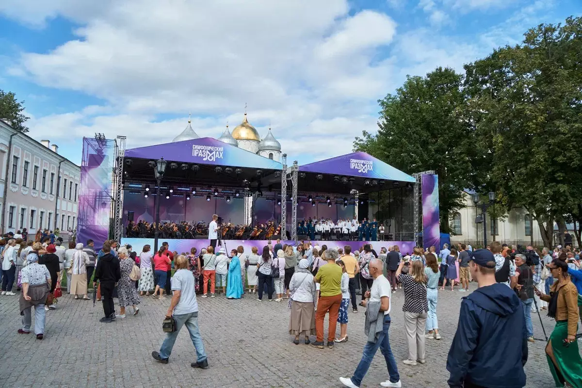 На концерт пришли сотни горожан и гостей Великого Новгорода.