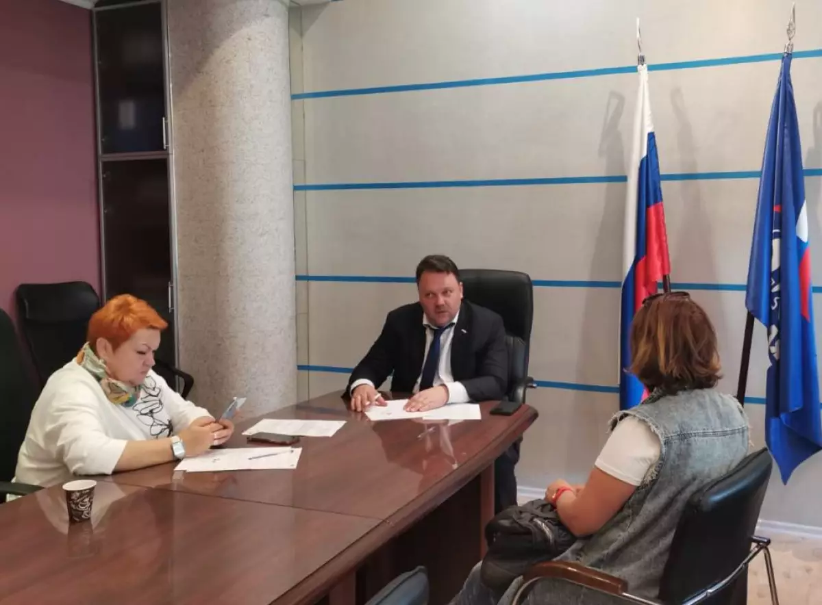 В региональной общественной приёмной Артём Кирьянов провёл семь приёмов граждан.