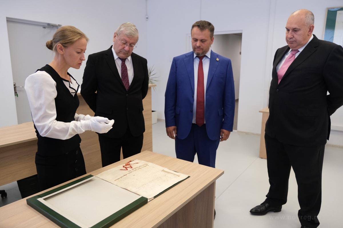 Губернатор Андрей Никитин подчеркнул, что работа архивистов  имеет важное государственное значение.