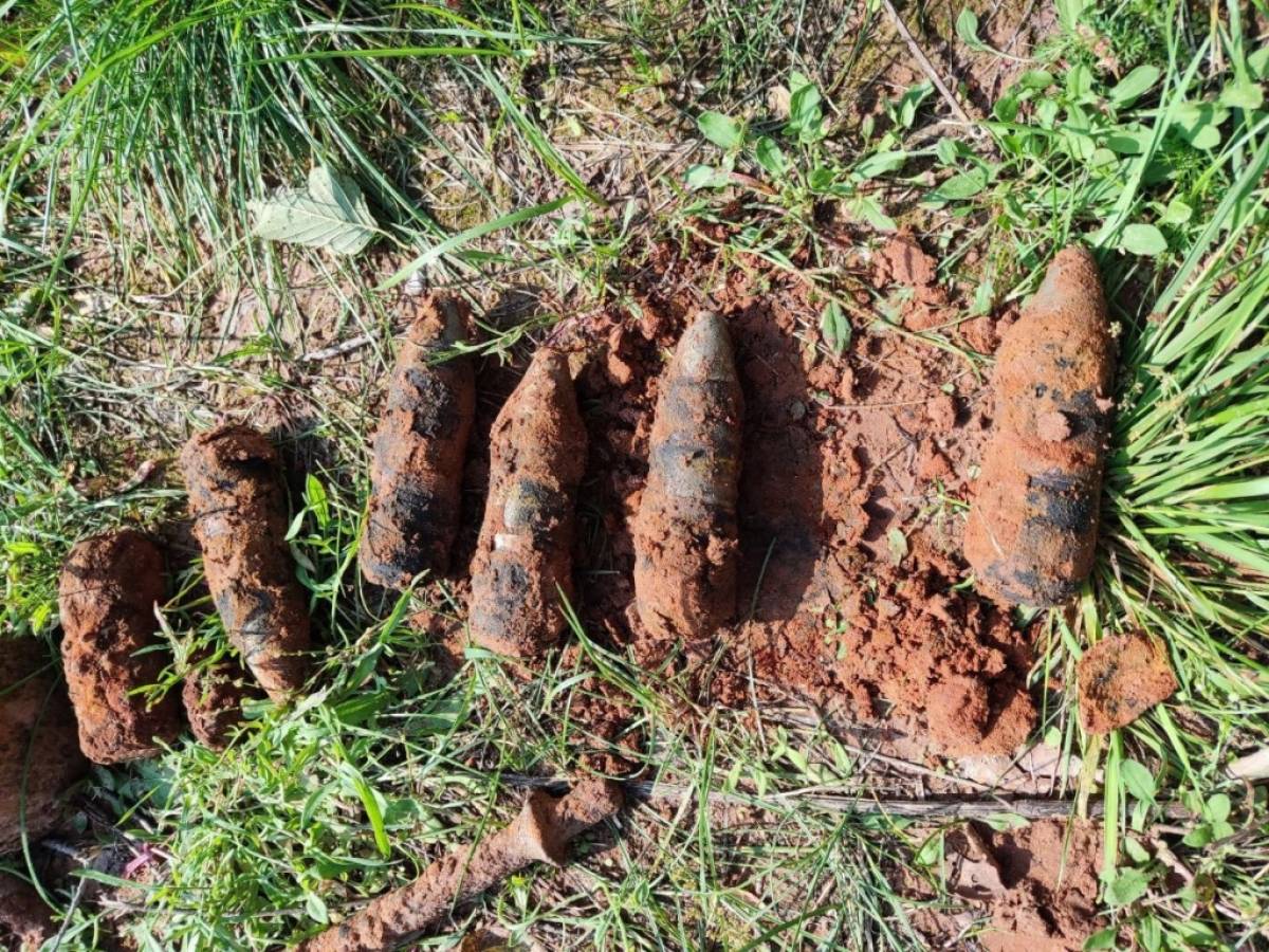 В основном находили миномётные мины и артиллерийские снаряды различных калибров.