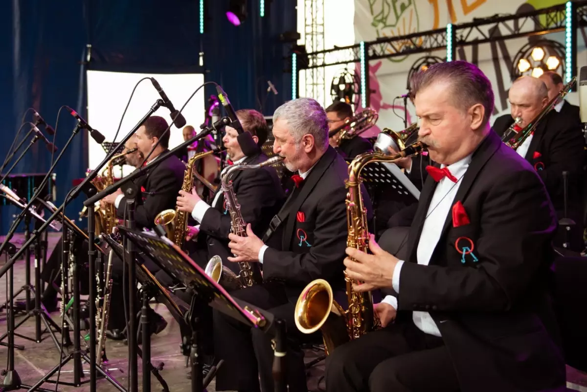 Парад оркестров в Великом Новгороде проходит один раз в два года.