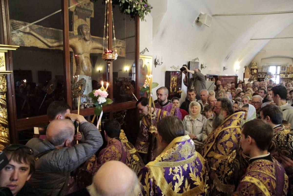 Крест принесут в Покровский собор Великого Новгорода.