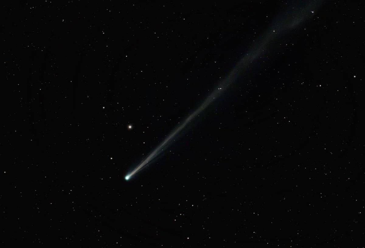 Комета Нишимуры.