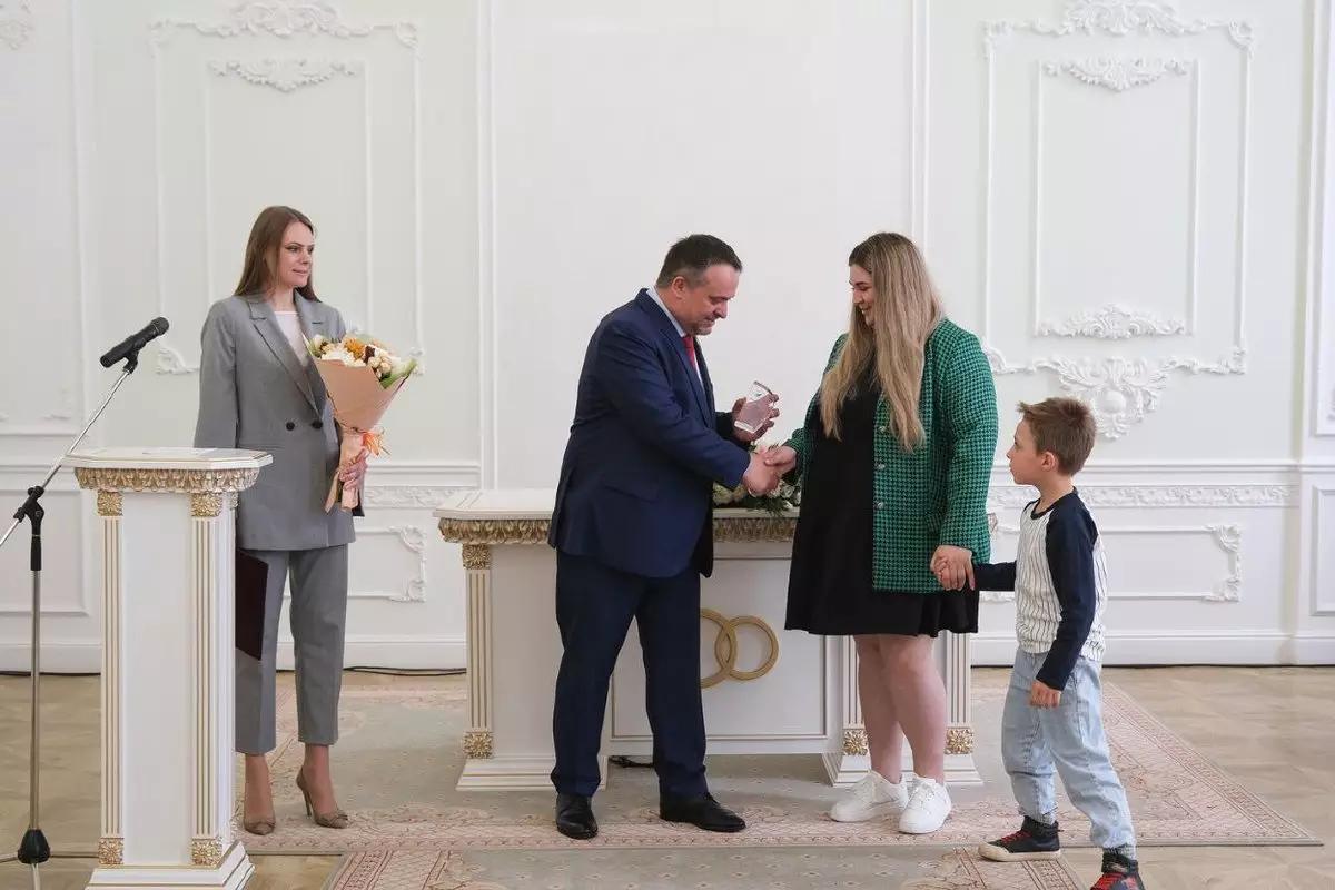 Владимир и Мария Качашкины из Чудовского района победили в номинации «Молодая семья».