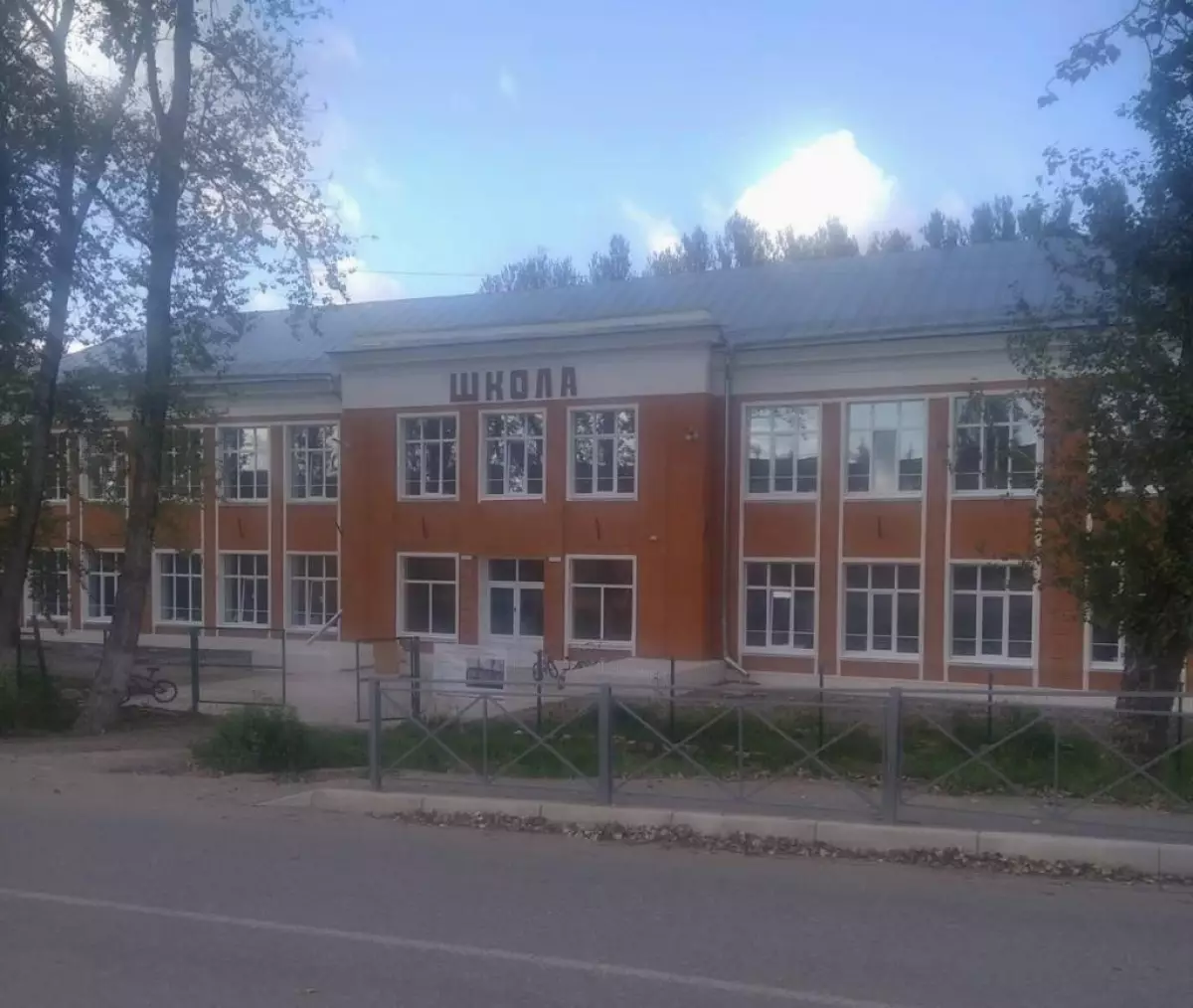 Здание школы было построено в 1936 году.