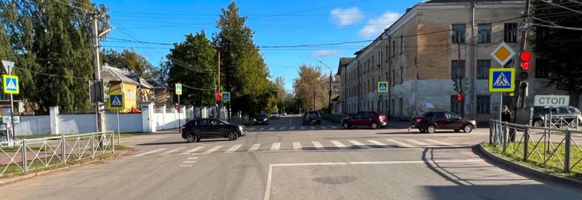 15 сентября на территории Новгородской области зарегистрировано 4 дорожно-транспортных происшествия.