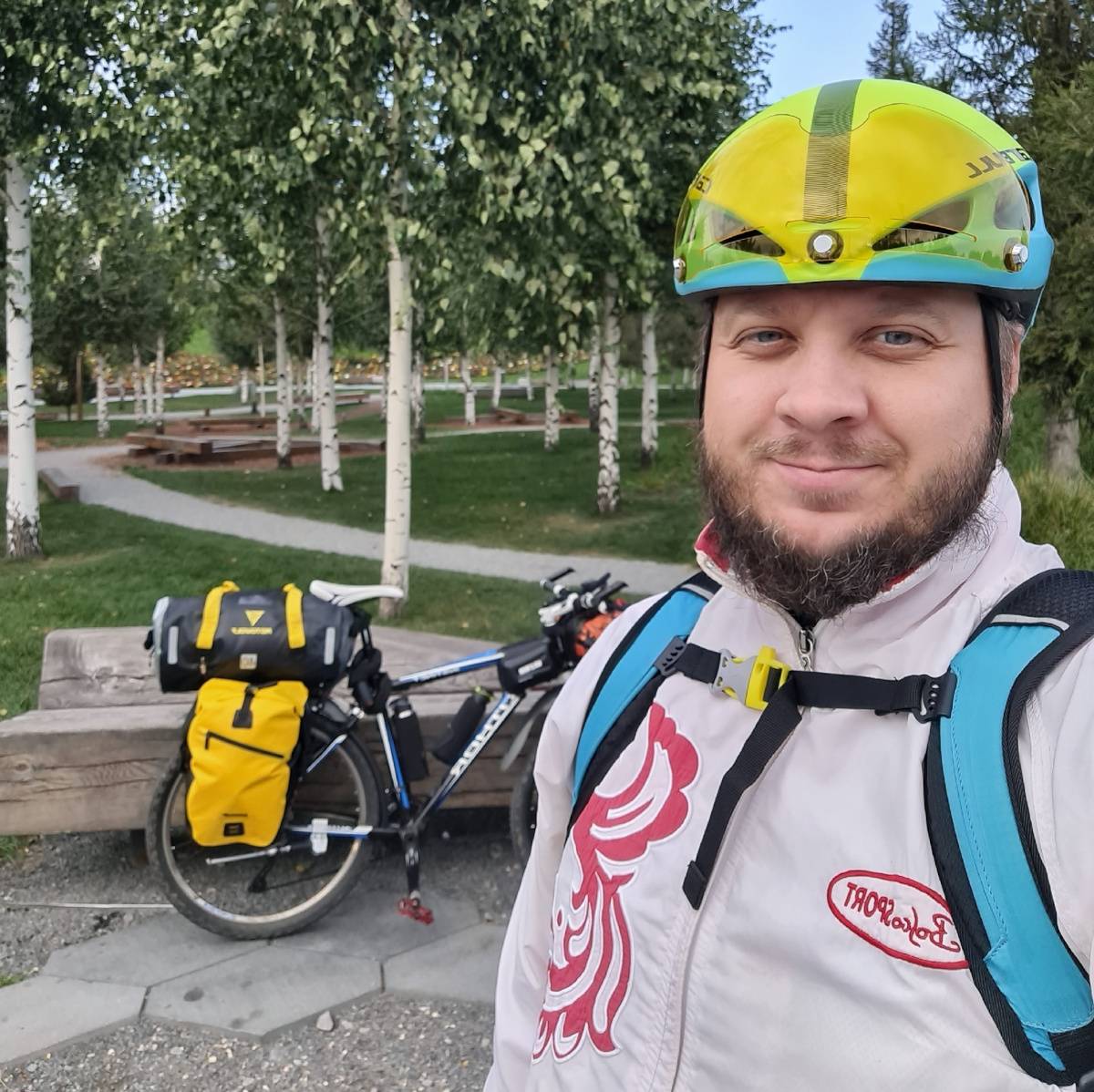 Обо всём, что увидел и с чем столкнулся на маршруте, велопутешественник Денис Панфилов рассказывает в социальных сетях.