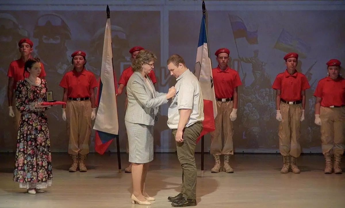 Указом губернатора Новгородской области Борис Данилов награждён орденом «За честь и мужество».