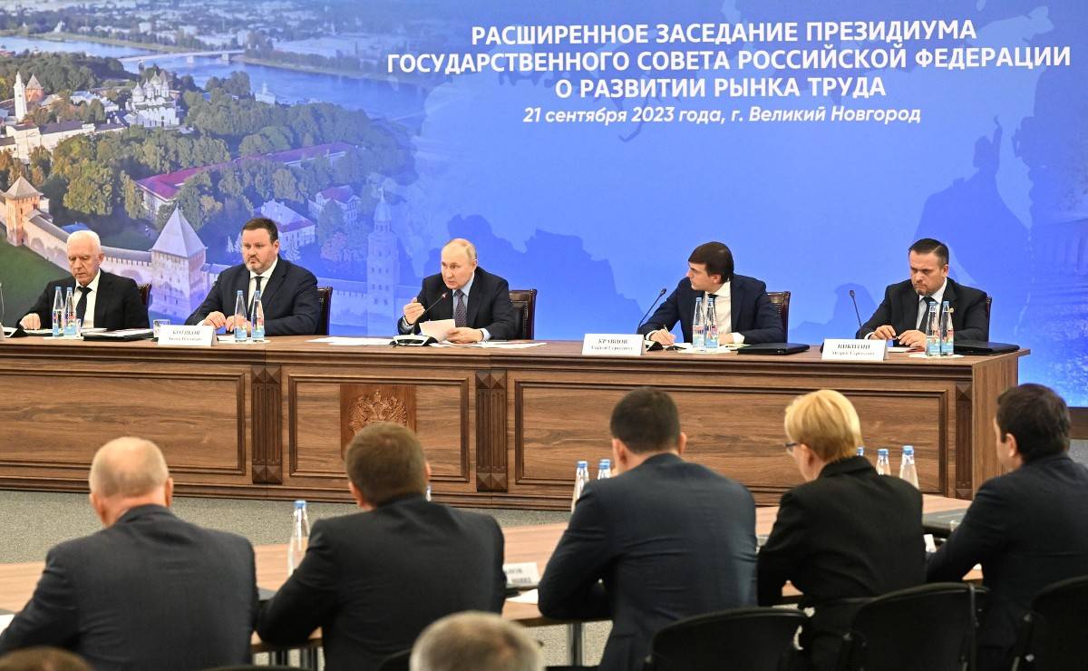 Андрей Никитин выступил с докладом на заседании президиума Госсовета в Великом Новгороде.