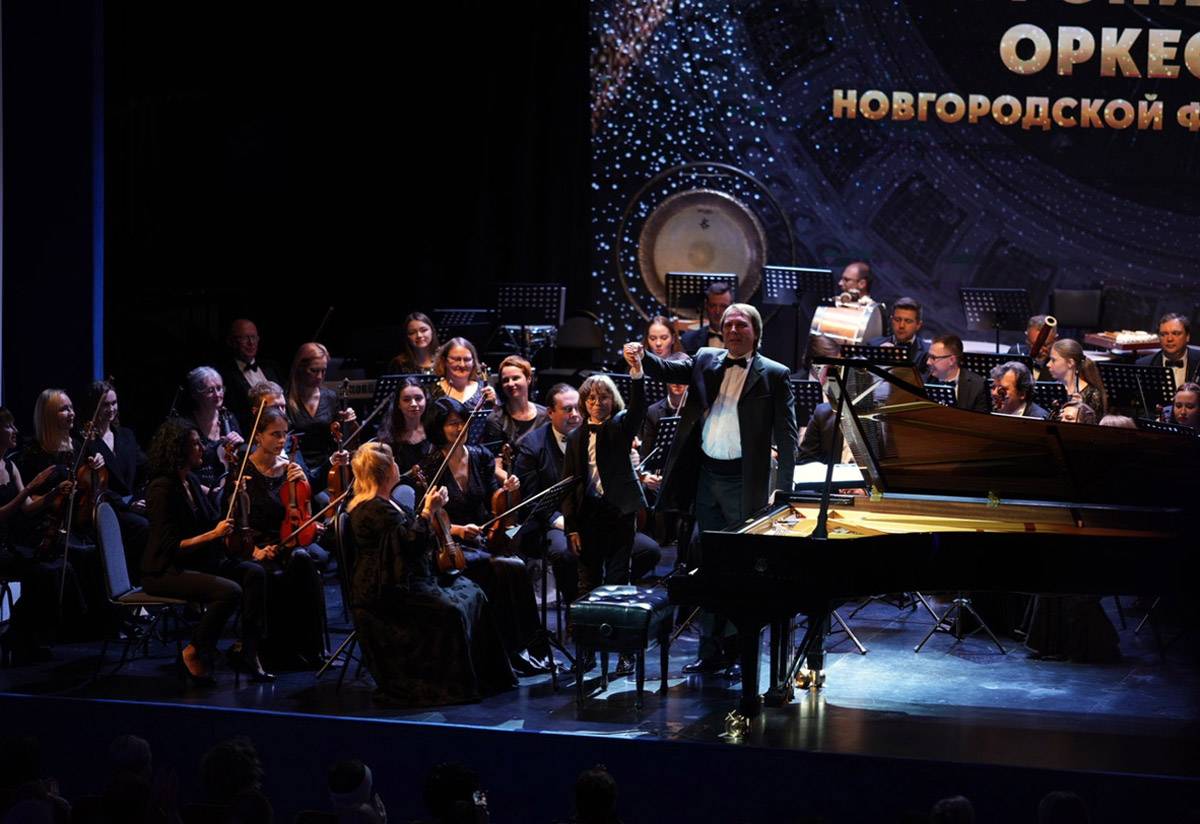 В новом сезоне симфонический оркестр Новгородской филармонии планирует дать 14 концертов в Великом Новгороде и области.