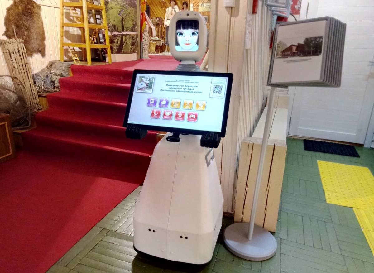 Робот Маша – это одновременно и сотрудник музея, и экспонат.
