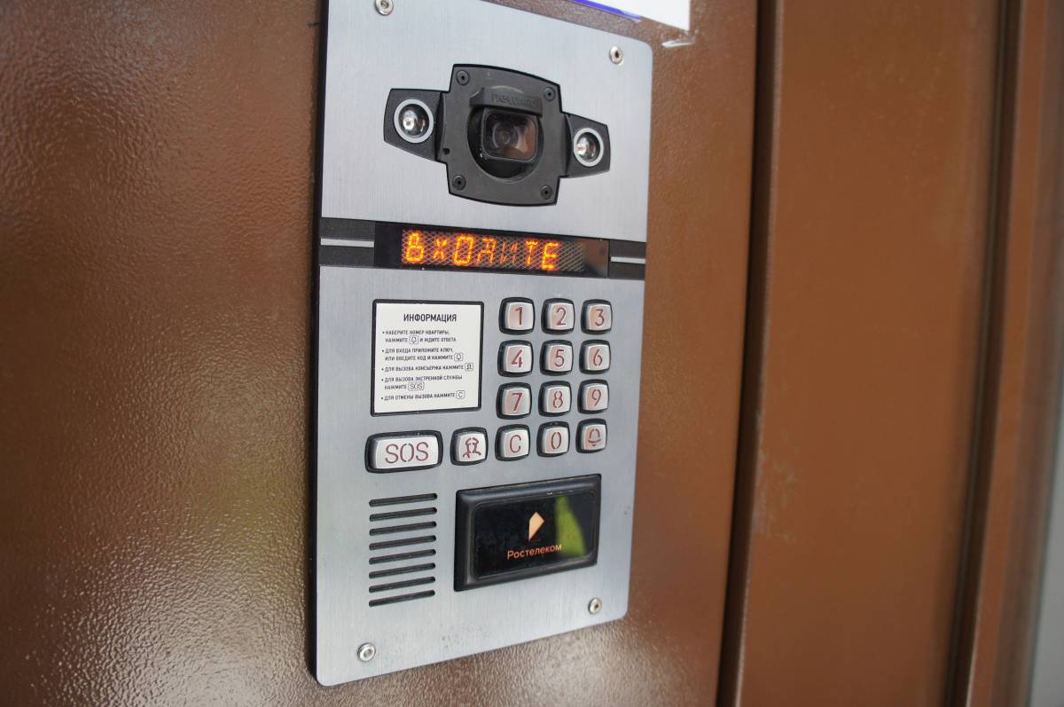 Домофон в смартфоне: «Ростелеком» впервые в Великом Новгороде переключил на «цифру» систему доступа в многоквартирный дом