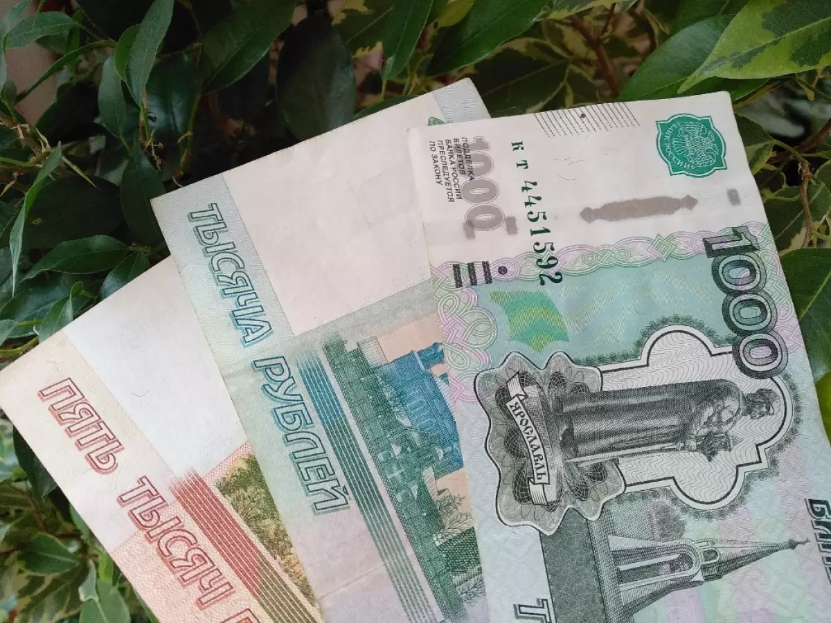 Окуловчанин украл у знакомого более 32 тысяч рублей.