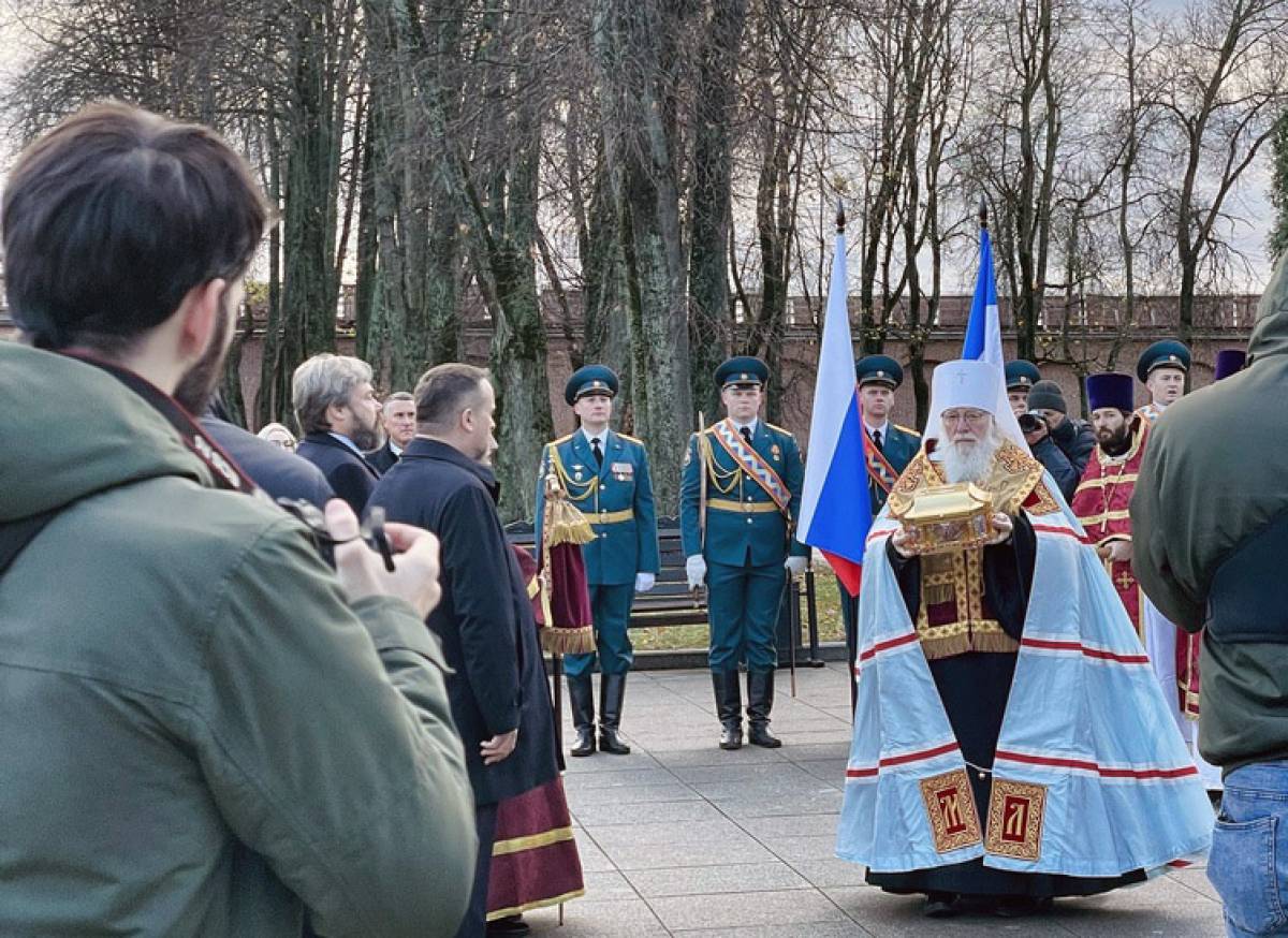 По благословению патриарха Московского и всея Руси Кирилла святыня посетит около 100 городов России.