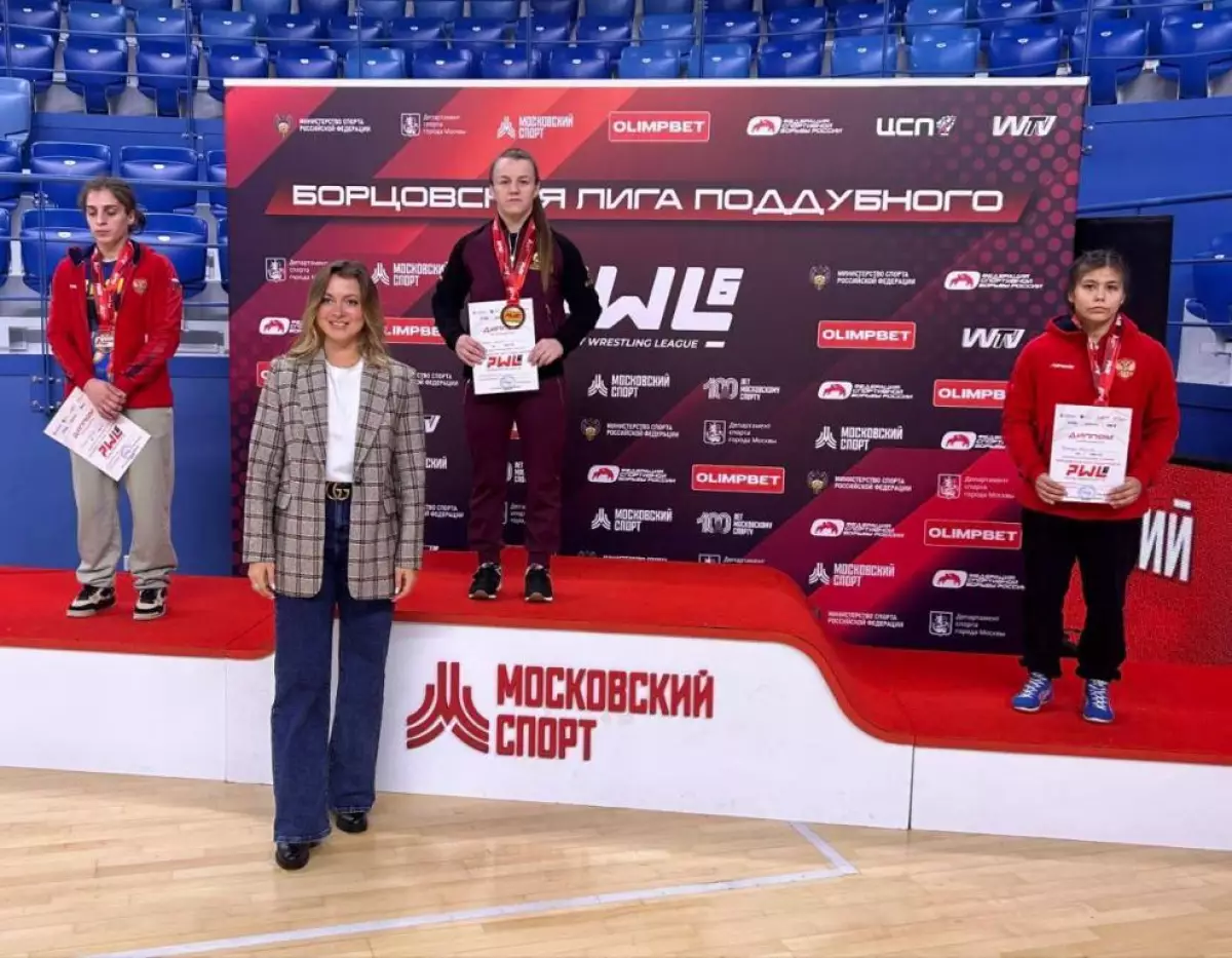Надежда Соколова стала лучшей в соревнованиях по женской борьбе в весовой категории до 50 килограммов