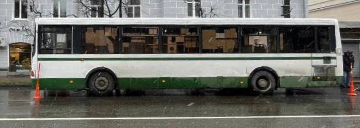 Пассажиры автобуса с телесными повреждениями доставлены в Новгородскую областную клиническую больницу