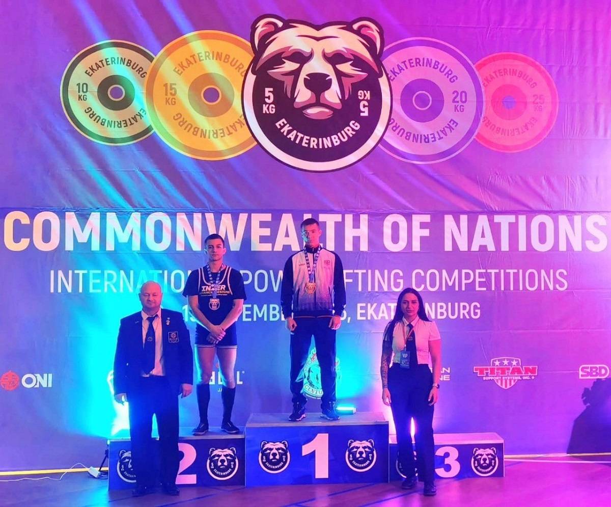 Дмитрий Виноградов стал победителем в весовой категории 66 кг среди спортсменов до 18 лет.