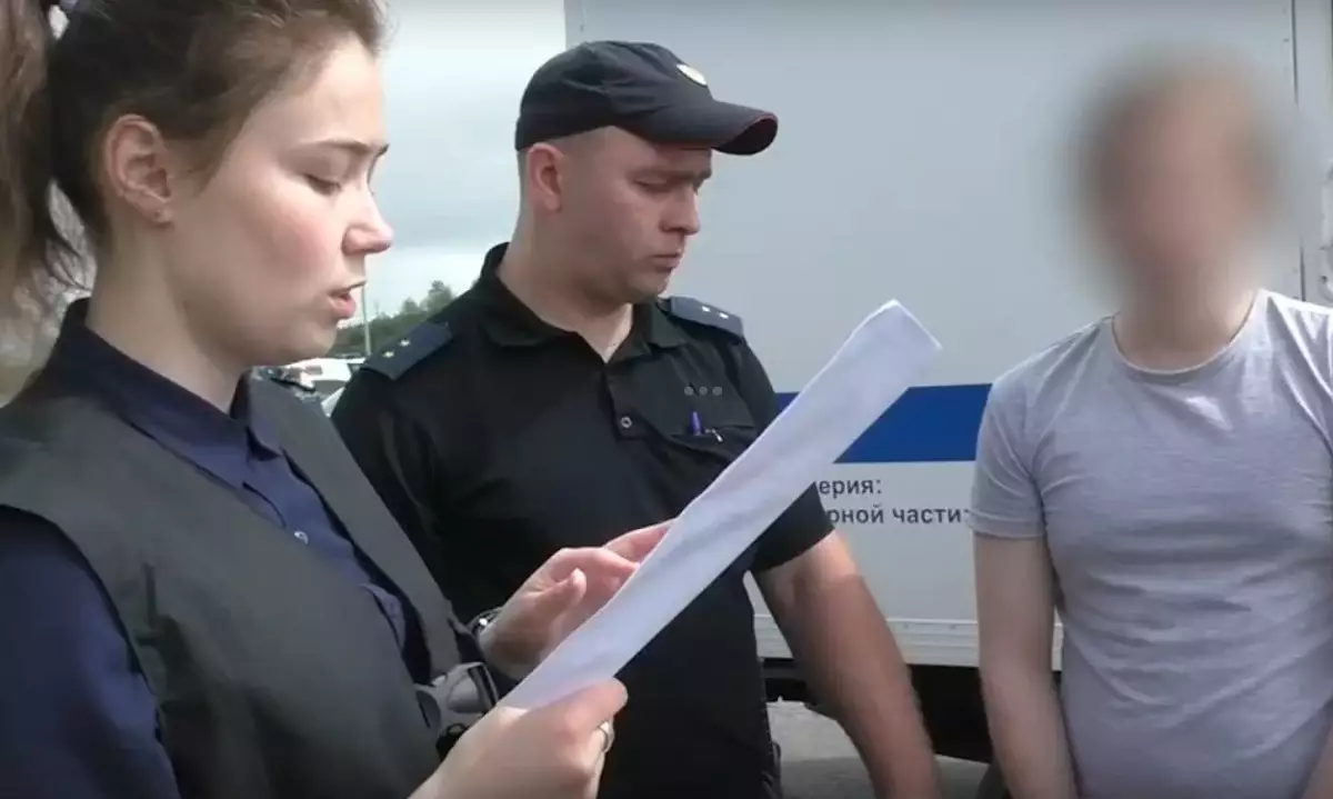 Подозреваемого задержали в одной из квартир по улице Парковой в Великом Новгороде.