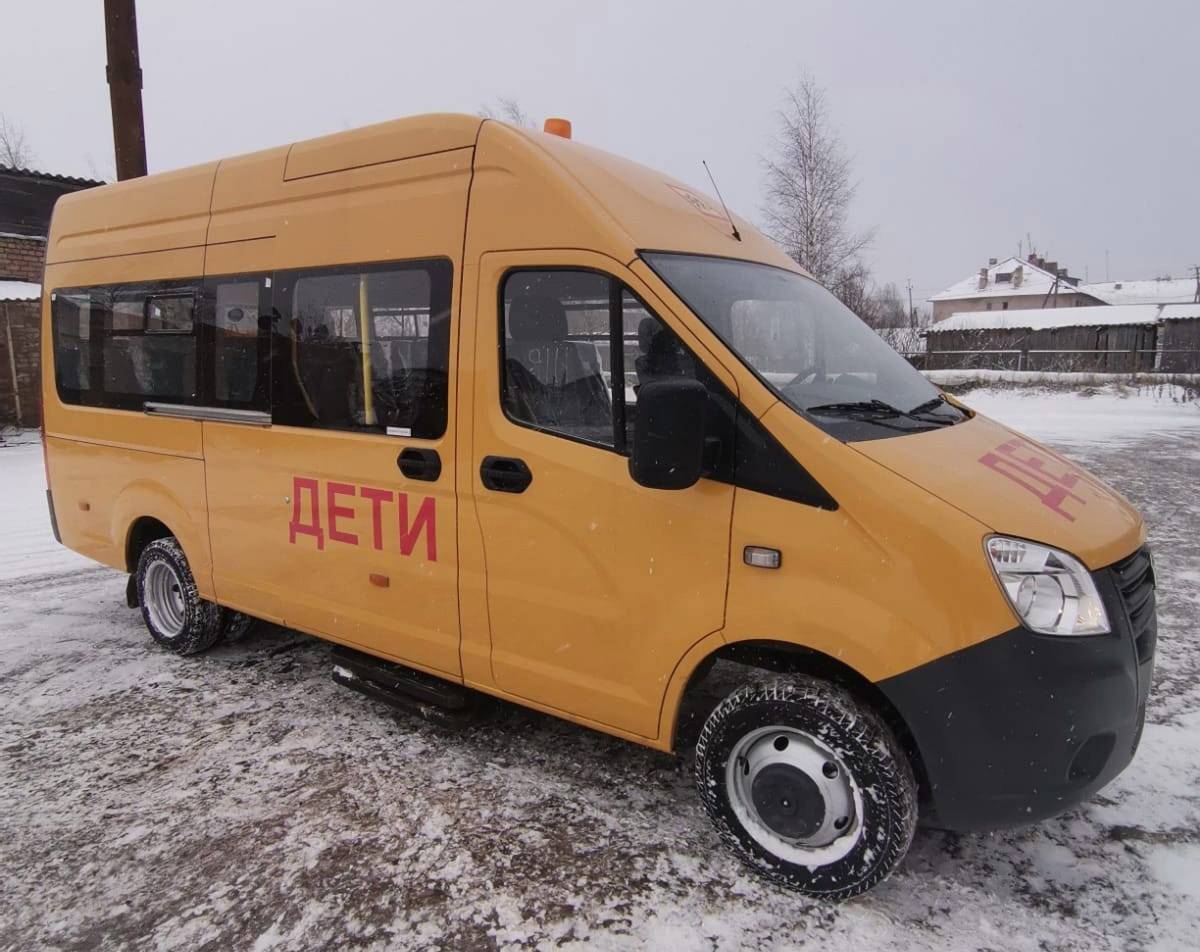 Школа получила микроавтобус «ГАЗ-А66R33» для поездок детей на соревнования и творческие конкурсы.