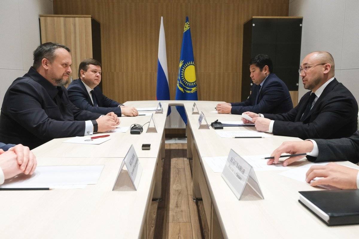Темой встречи Андрея Никитина и делегации посольства Казахстана стали итоги совместной работы и перспективы сотрудничества между регионом и республикой.