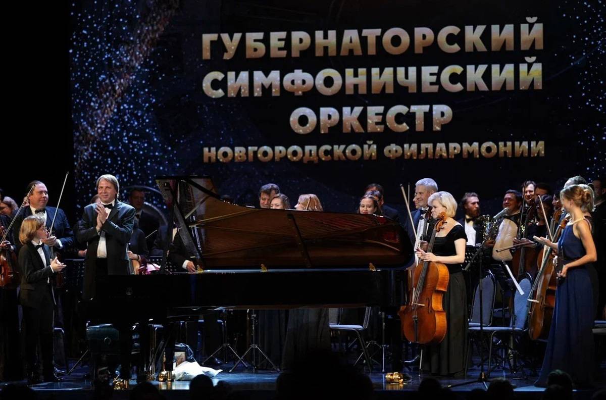Солировать с оркестром будут оперные певцы из Санкт – Петербурга
