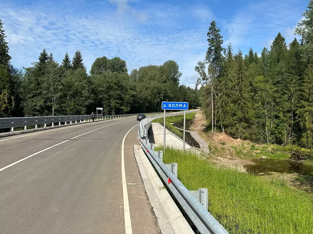 В сентябре введён в эксплуатацию после ремонта мост через реку Волма в Окуловском районе.