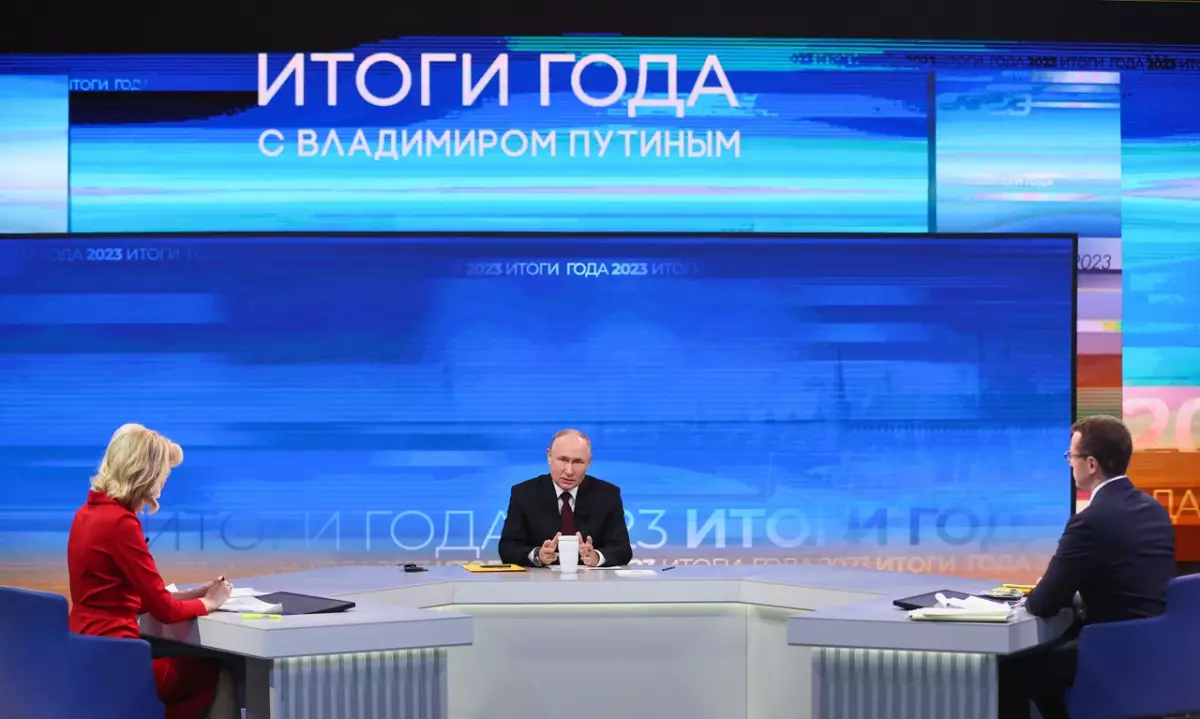 Прямая линия и пресс-конференция Владимира Путина длится уже больше трёх часов.