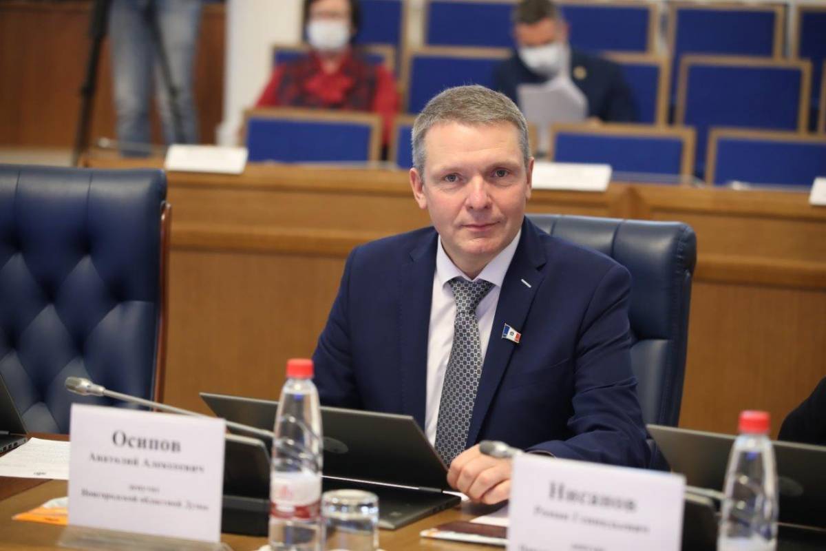 Анатолий Осипов написал заявление о досрочном прекращении полномочий депутата.