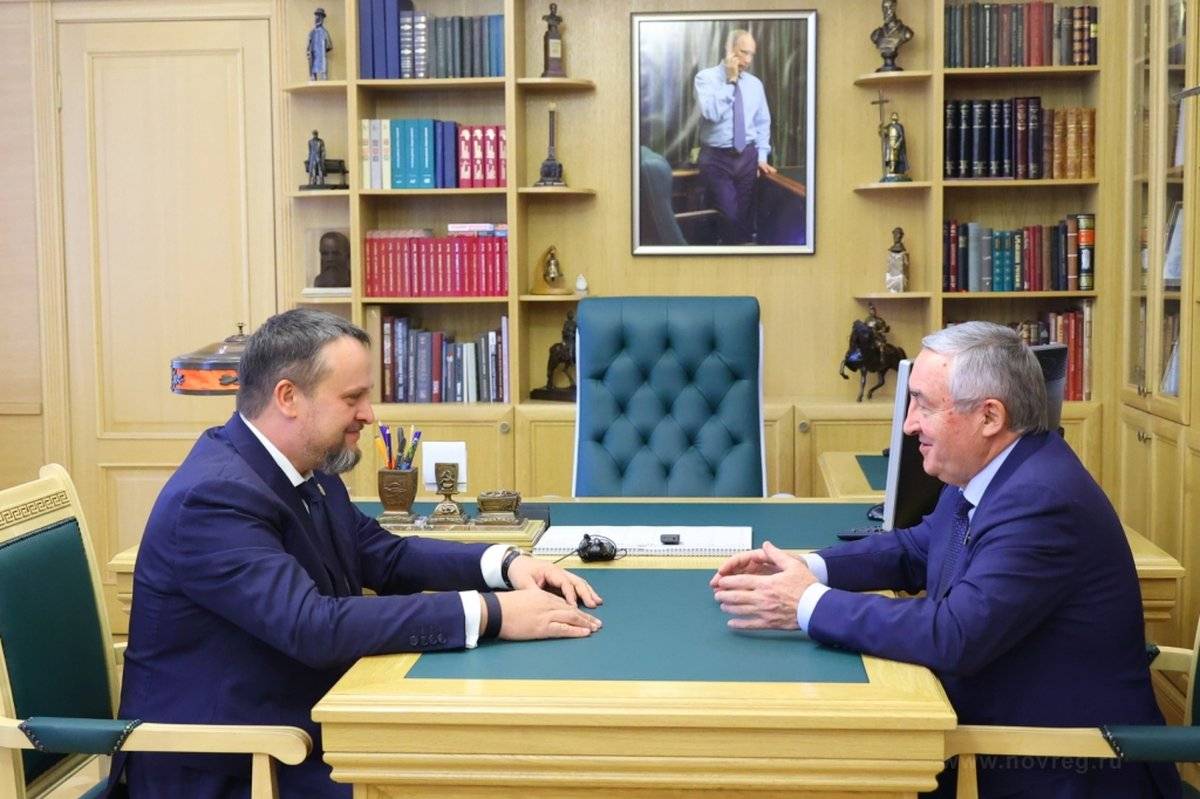 Андрей Никитин поблагодарил депутатов облдумы в лице Юрия Бобрышева за поддержку социально значимых инициатив.