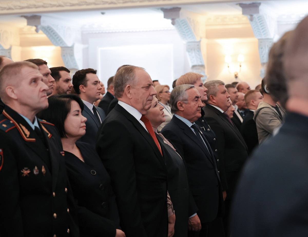 В мероприятии приняли участие депутаты Новгородской областной думы, члены регионального правительства, руководители органов местного самоуправления, силовых структур.