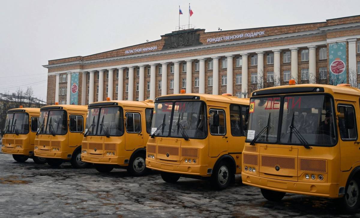 Всего в этом году Новгородская область получила 37 новых школьных автобусов.